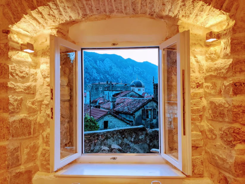 Terrace accommodation in Kotor Old Town – photo 1