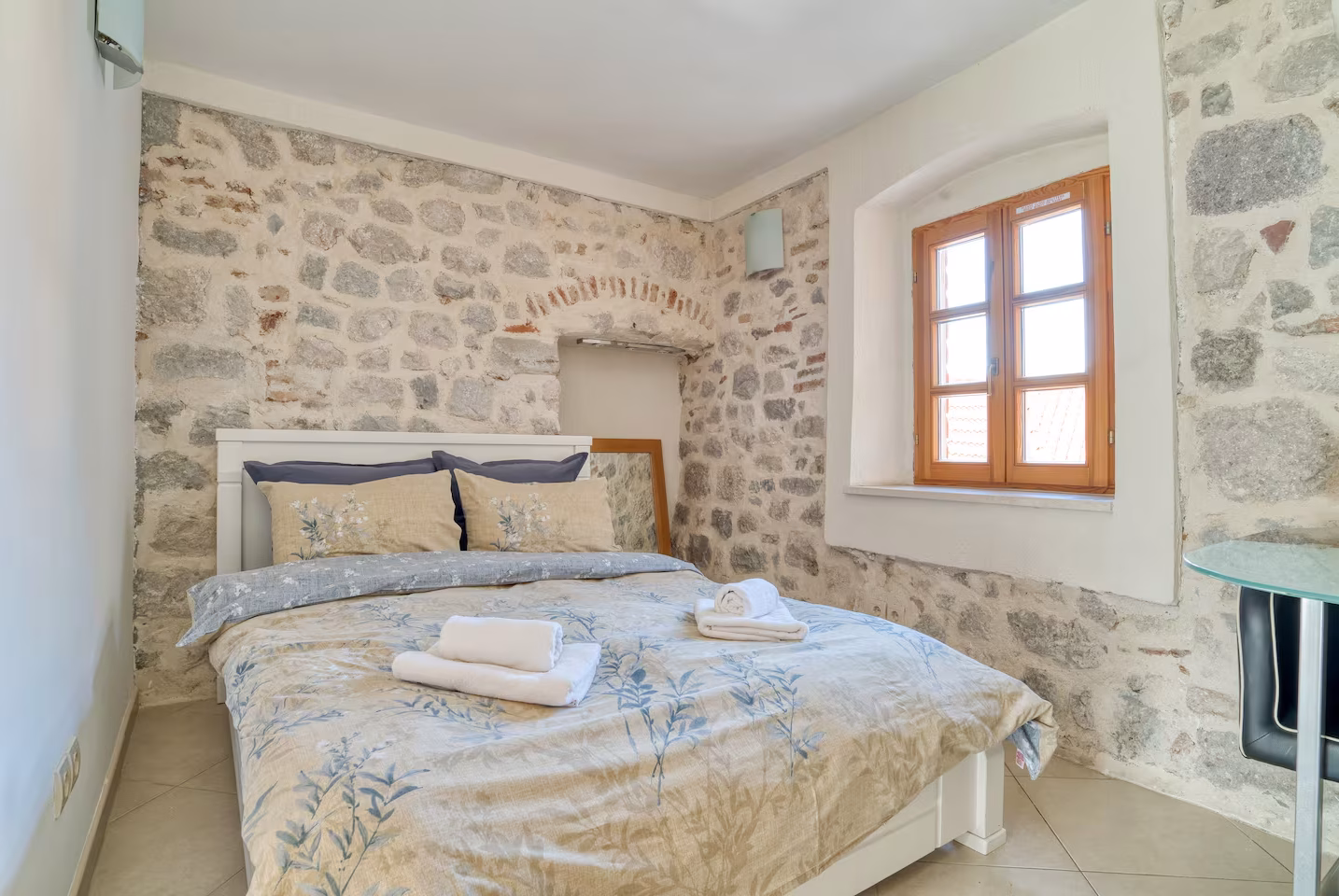 Angkasa accommodation in Kotor Old Town – photo 3