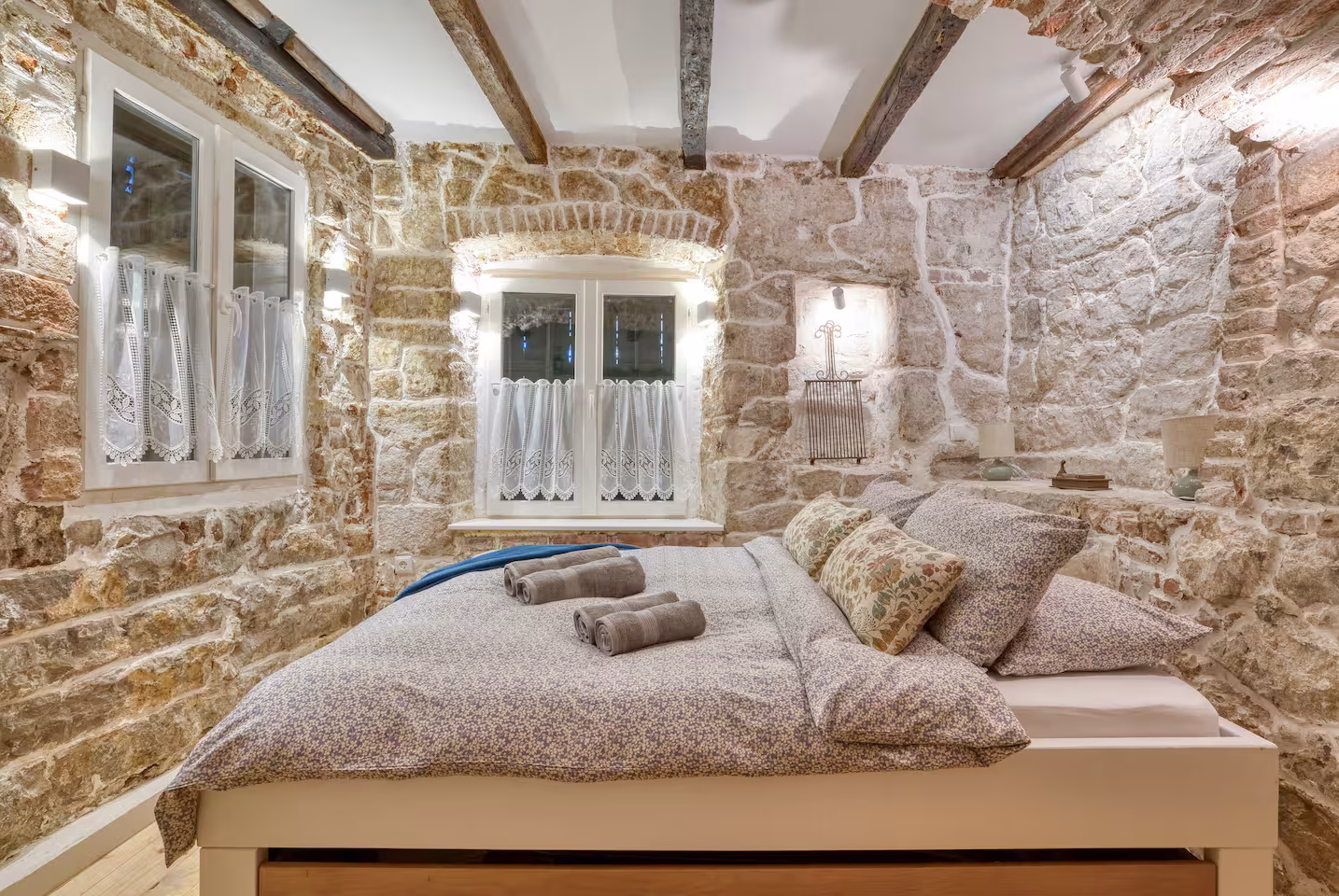 Arch accommodation in Kotor Old Town – photo 19