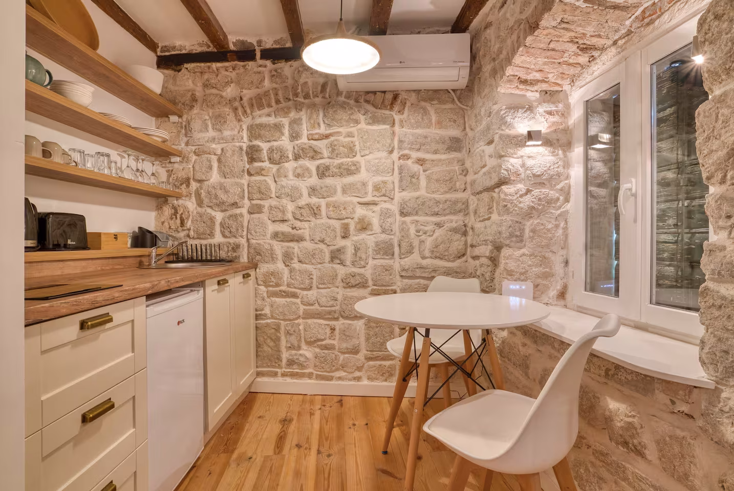 Haven accommodation in Kotor Old Town – photo 19