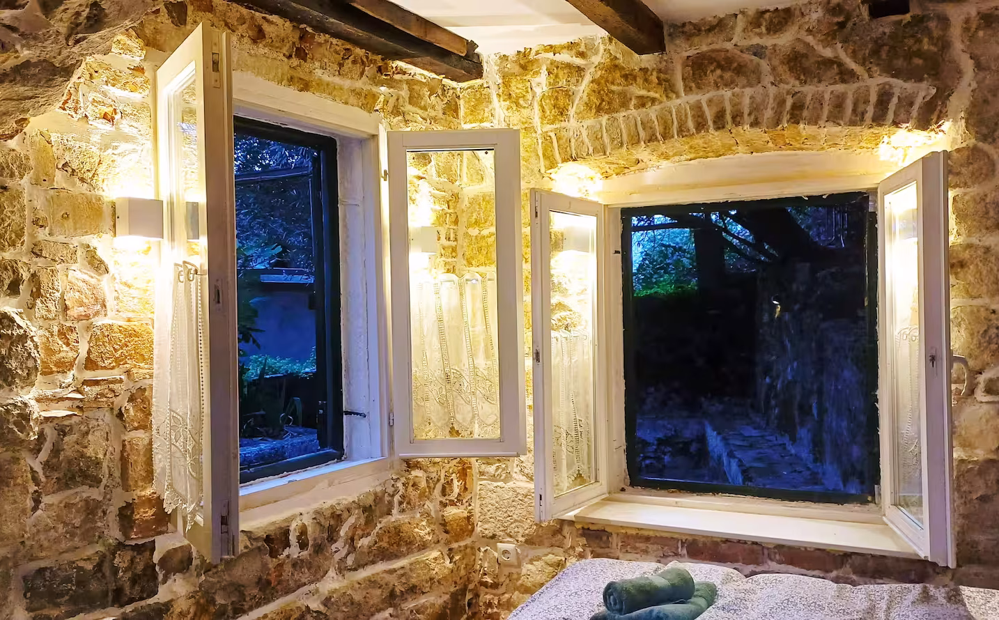 Arch accommodation in Kotor Old Town – photo 21