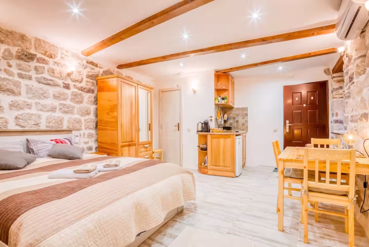 Bagus Dua accommodation in Kotor Old Town – photo 23