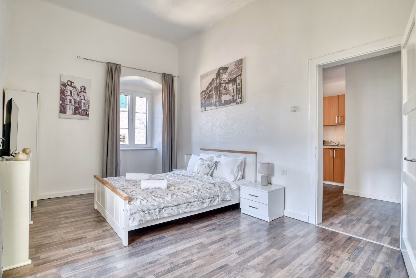 White Lily accommodation in Kotor Old Town – photo 24