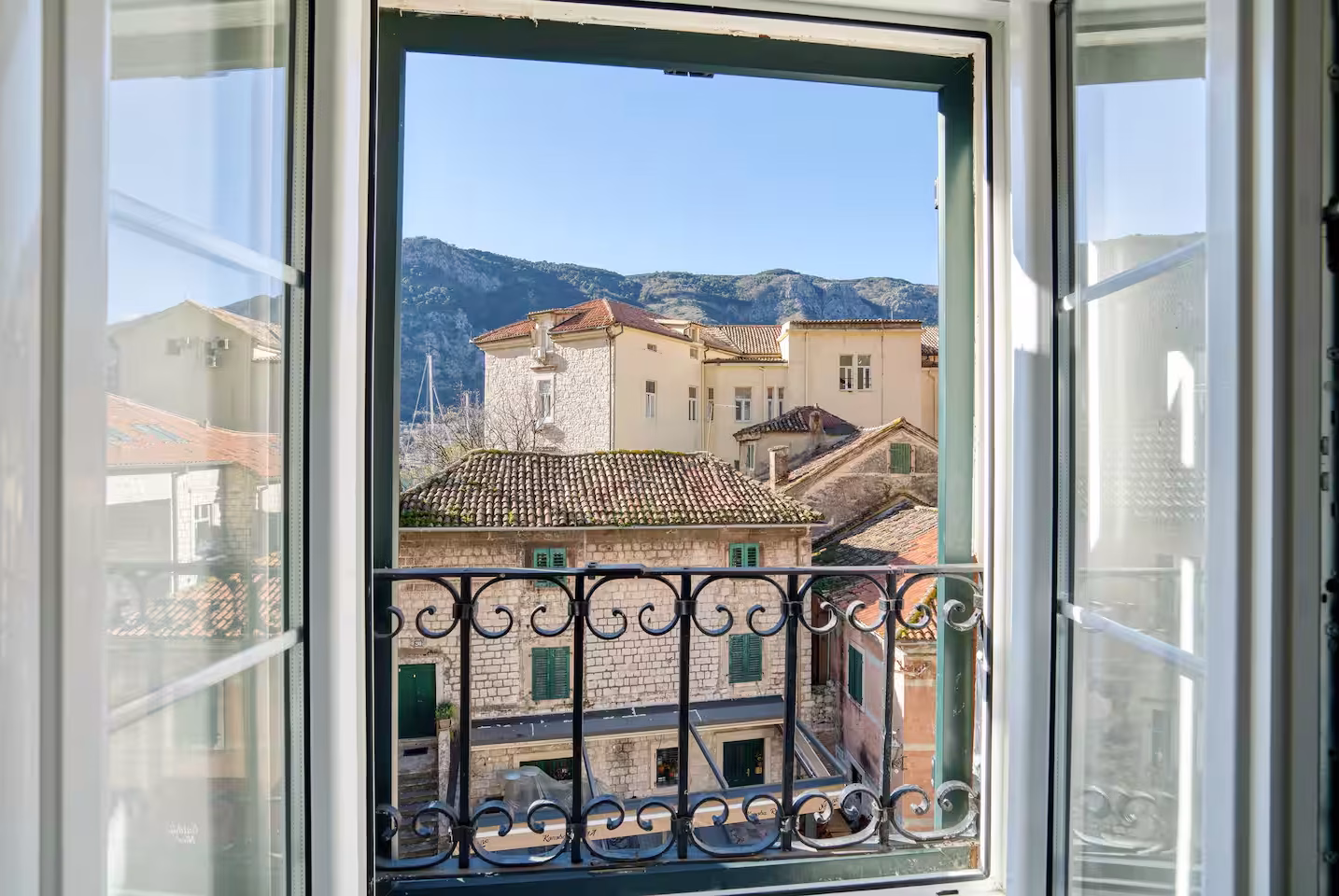 Artemis & Apollo Umbrella accommodation in Kotor Old Town – photo 27