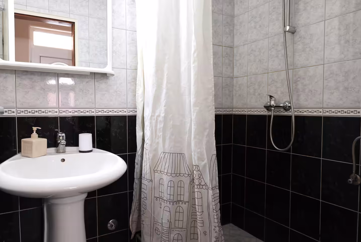 Adam accommodation in Kotor – photo 34