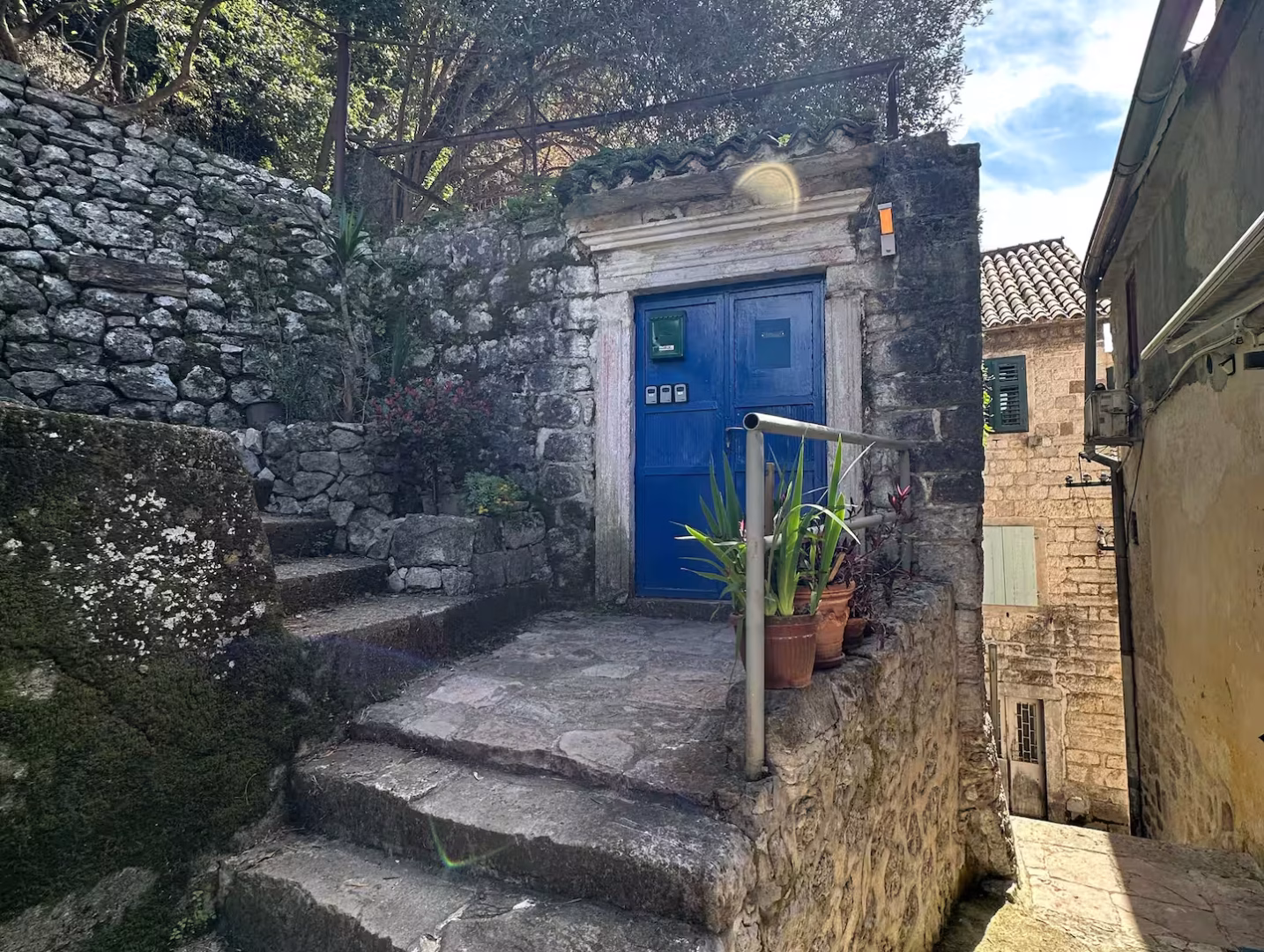 Arch accommodation in Kotor Old Town – photo 43