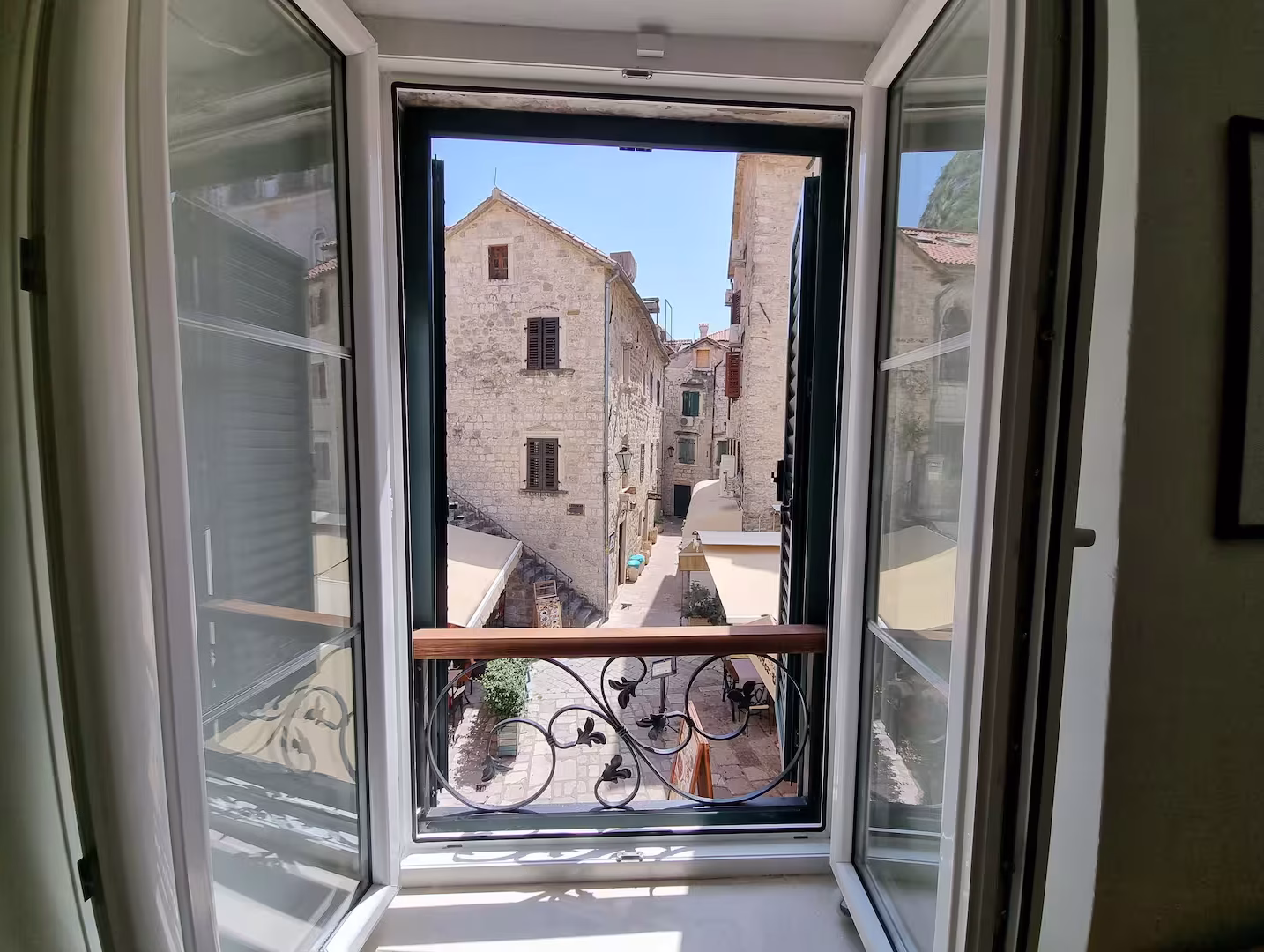 Milk Square accommodation in Kotor Old Town – photo 46