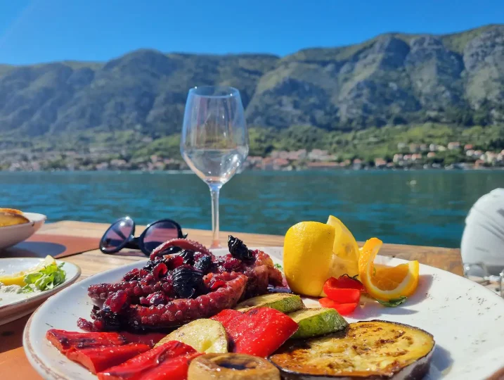 Garuda Lain accommodation in Kotor Old Town – photo 54